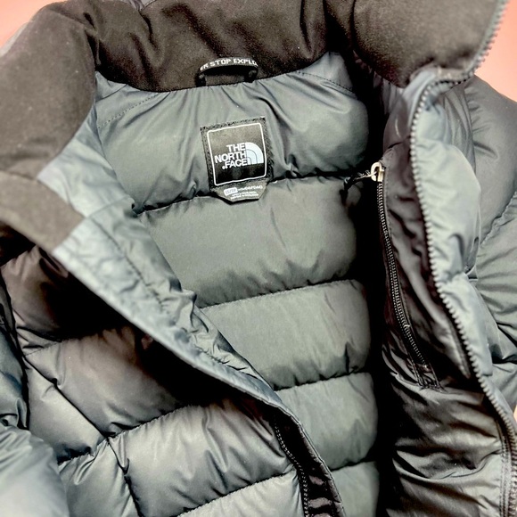 🔥🔥The North Face Black Puffer Jacket with High Collar🔥🔥 - Picture 3 of 14